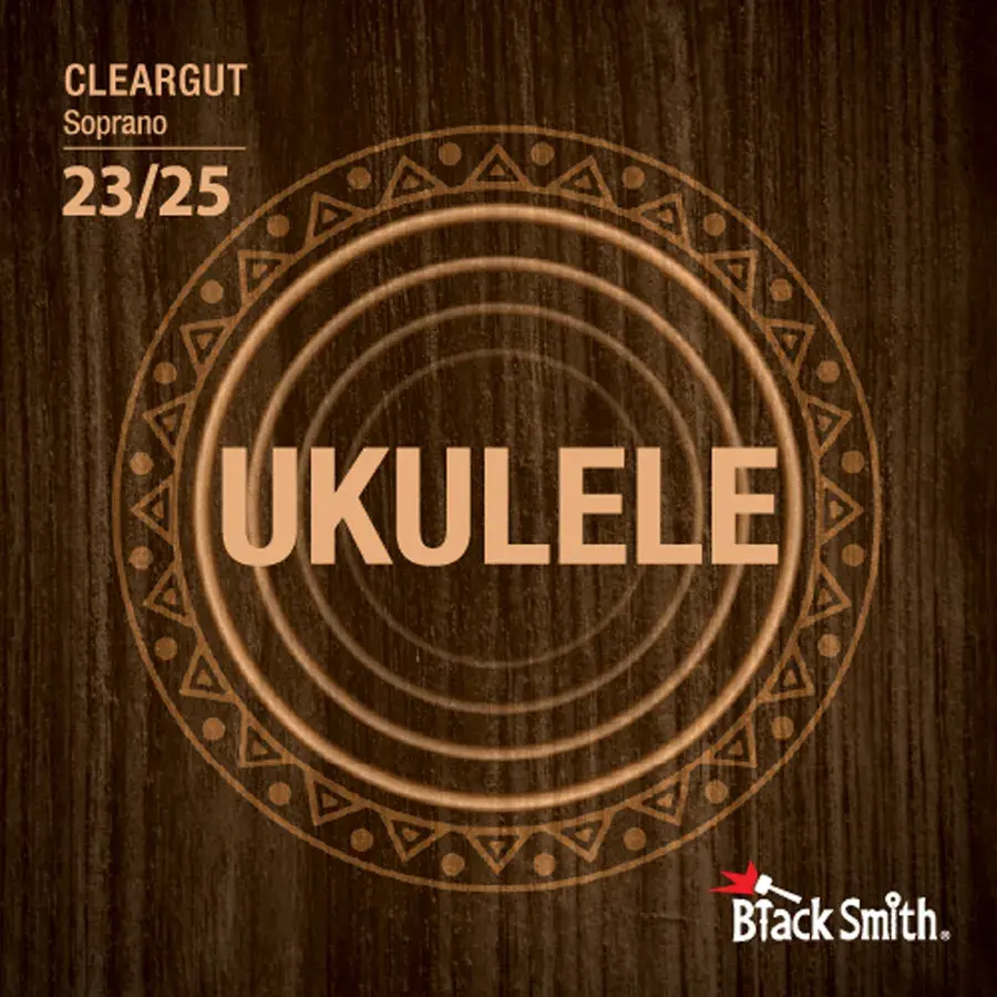 BlackSmith Cleargut-strengepakke merket Soprano, med stor ukuleletekst på mørk trebakgrunn