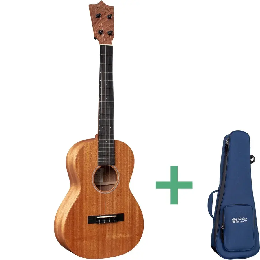 Martin T1 tenorukulele i lys sapele med satinfinish ved siden av en blå Martin-gigbag